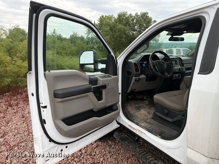 image for item YA4282 2021 Ford F550 Super Duty utility / service truck