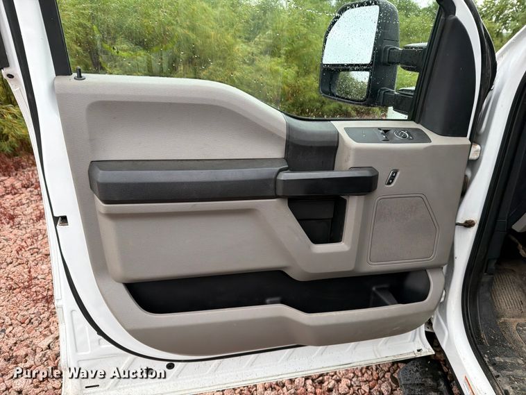 image for item YA4282 2021 Ford F550 Super Duty utility / service truck