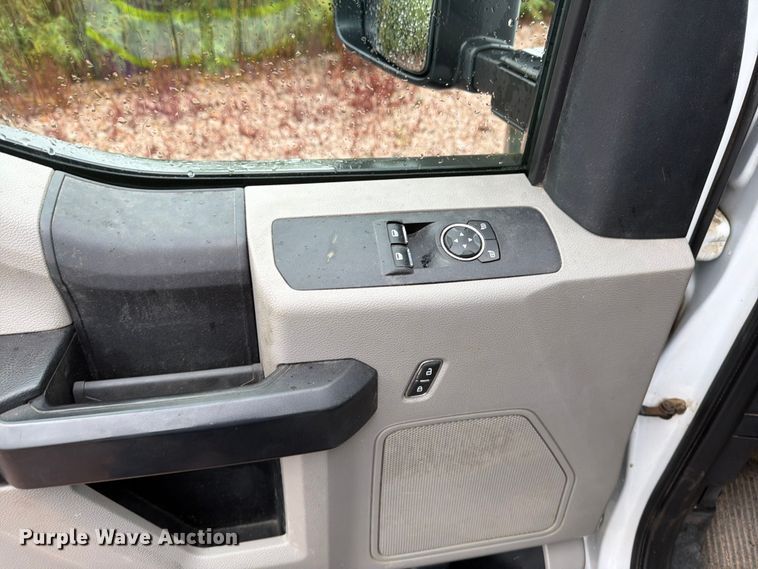 image for item YA4282 2021 Ford F550 Super Duty utility / service truck
