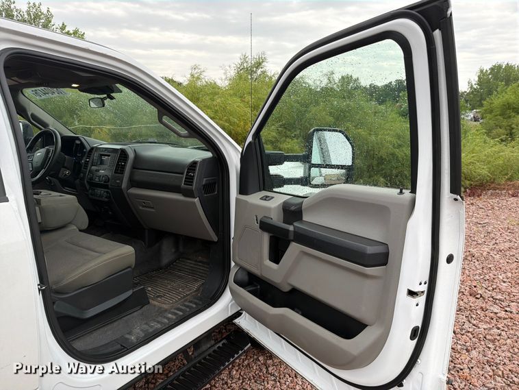 image for item YA4282 2021 Ford F550 Super Duty utility / service truck