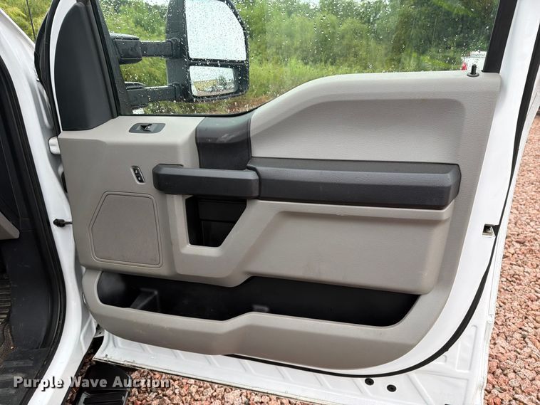 image for item YA4282 2021 Ford F550 Super Duty utility / service truck