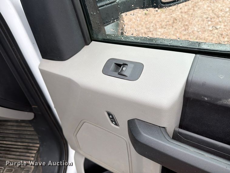 image for item YA4282 2021 Ford F550 Super Duty utility / service truck