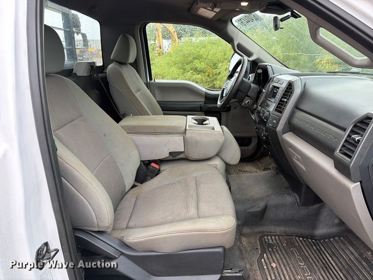 image for item YA4282 2021 Ford F550 Super Duty utility / service truck