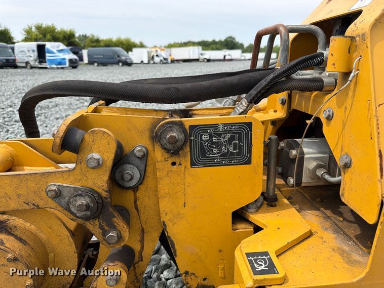 image for item YA4306 2021 Vermeer SPX25 vibratory cable plow