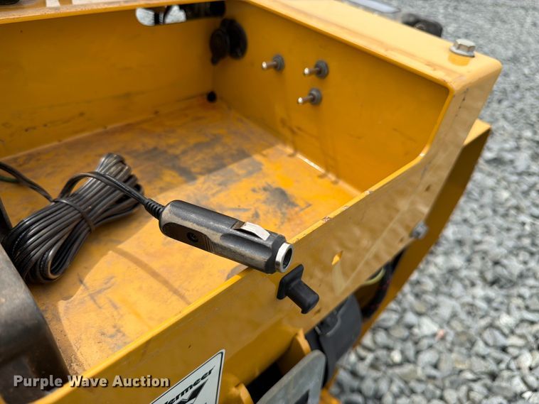 image for item YA4306 2021 Vermeer SPX25 vibratory cable plow