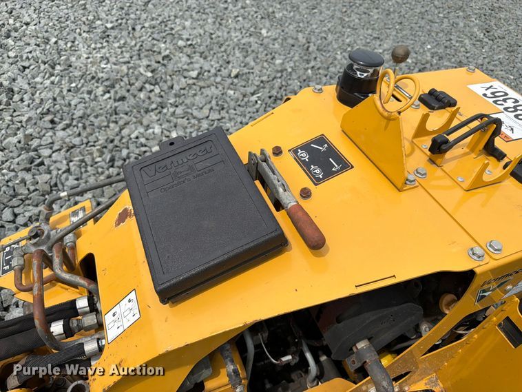 image for item YA4306 2021 Vermeer SPX25 vibratory cable plow