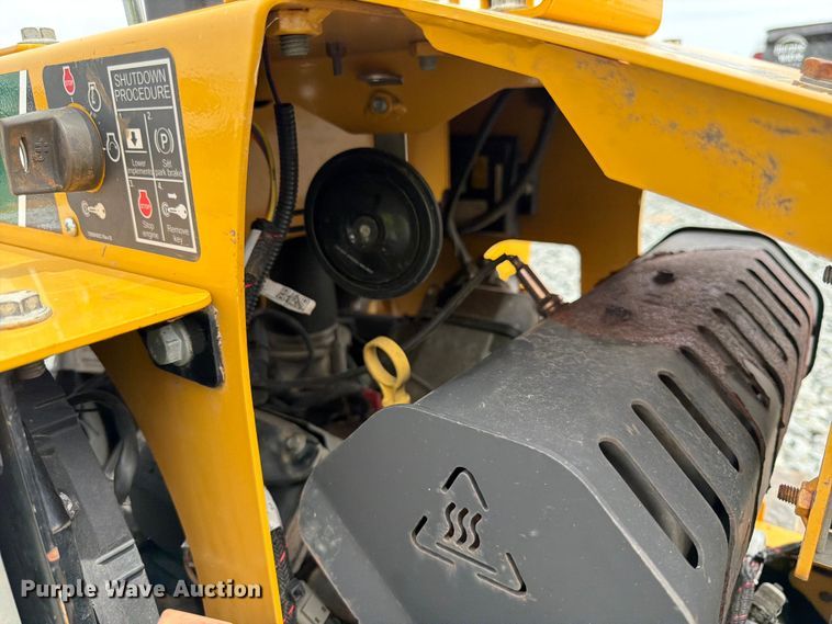image for item YA4306 2021 Vermeer SPX25 vibratory cable plow