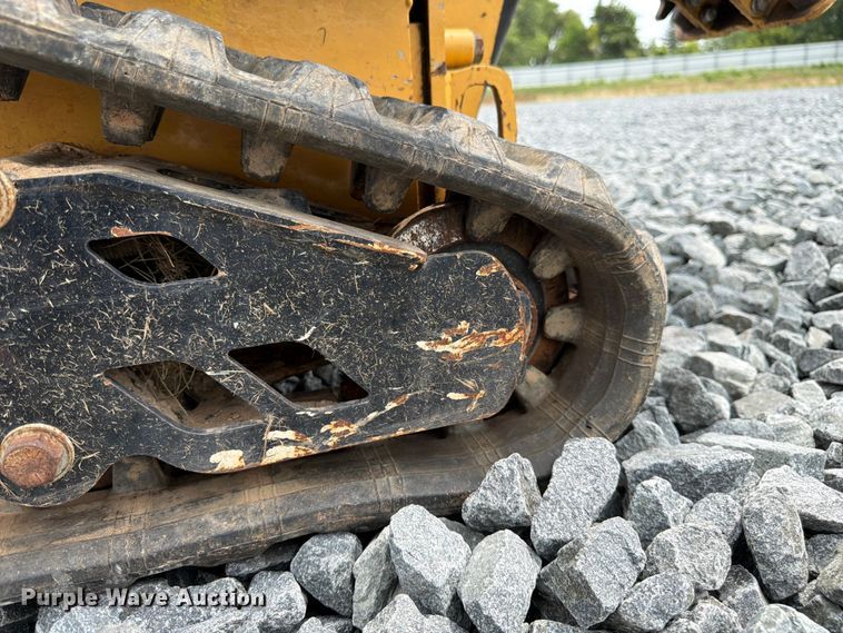image for item YA4306 2021 Vermeer SPX25 vibratory cable plow