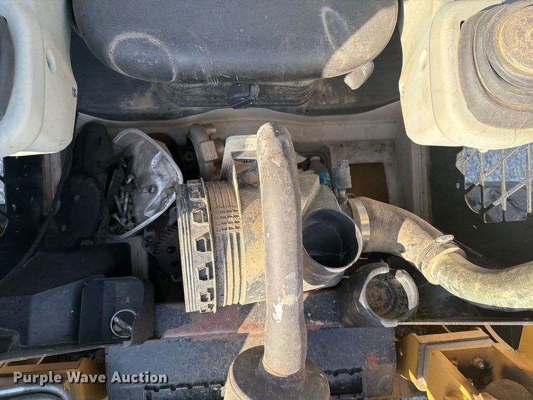 image for item YA4315 2009 Caterpillar 246C skid steer loader