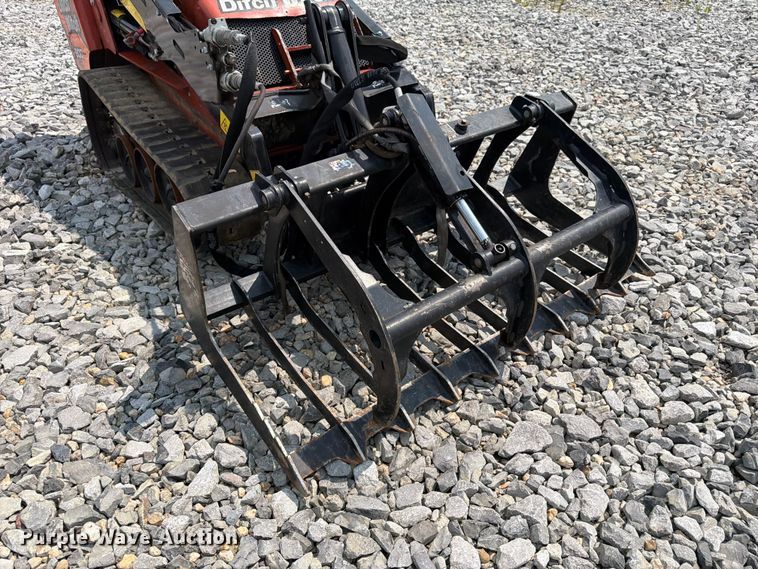 image for item YA4418 2025 Ditch Witch SK900 compact utility loader