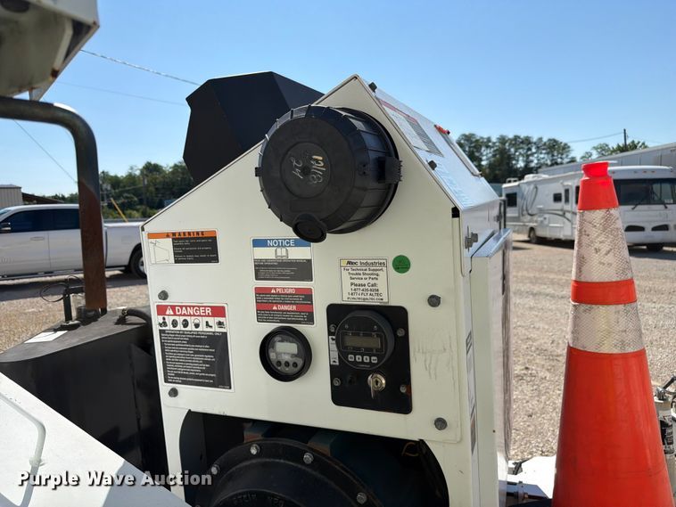 image for item YA4443 2019 Altec DC1317 wood chipper