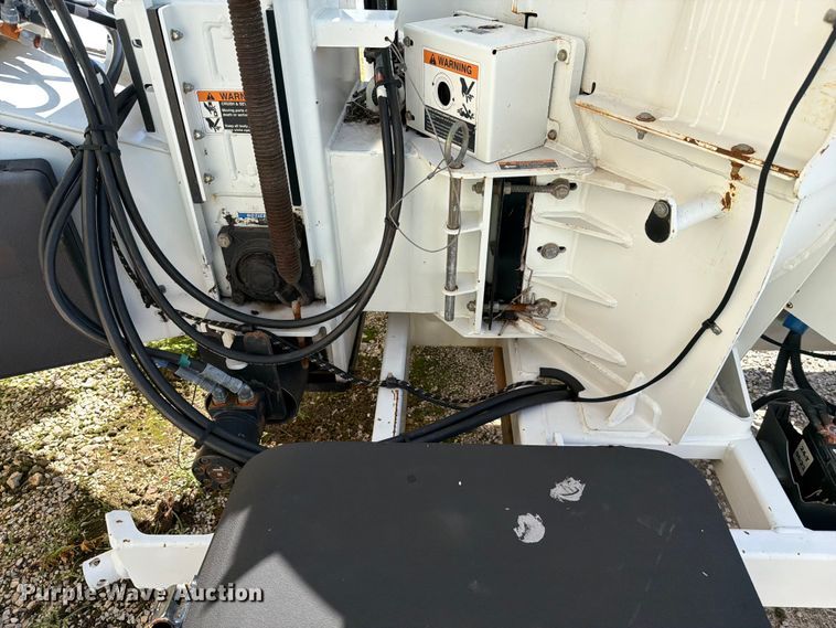image for item YA4443 2019 Altec DC1317 wood chipper