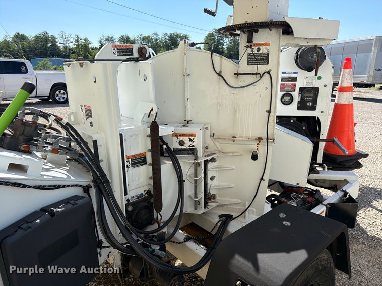image for item YA4443 2019 Altec DC1317 wood chipper