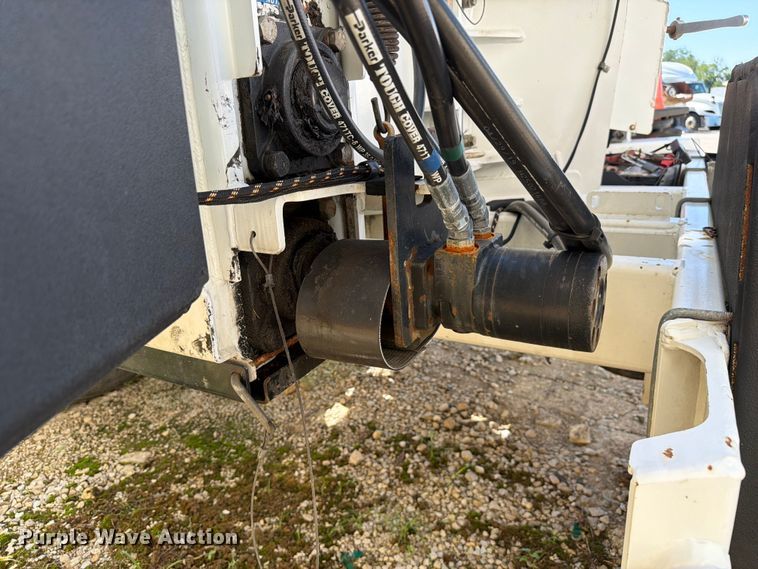 image for item YA4443 2019 Altec DC1317 wood chipper