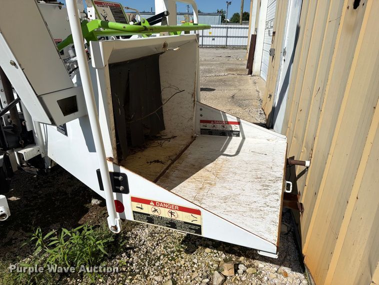 image for item YA4443 2019 Altec DC1317 wood chipper