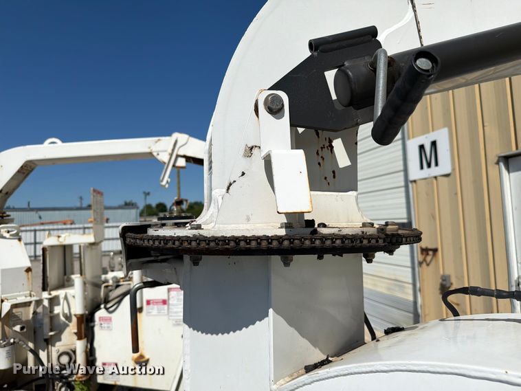 image for item YA4443 2019 Altec DC1317 wood chipper