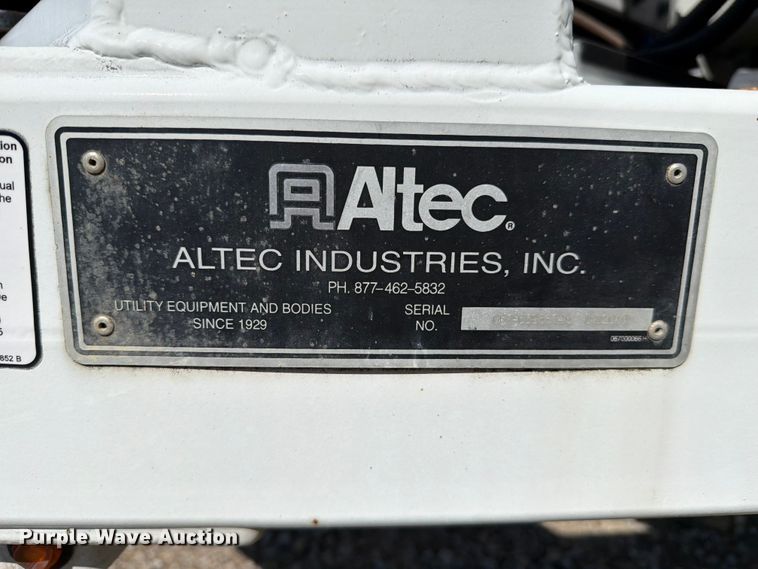 image for item YA4443 2019 Altec DC1317 wood chipper