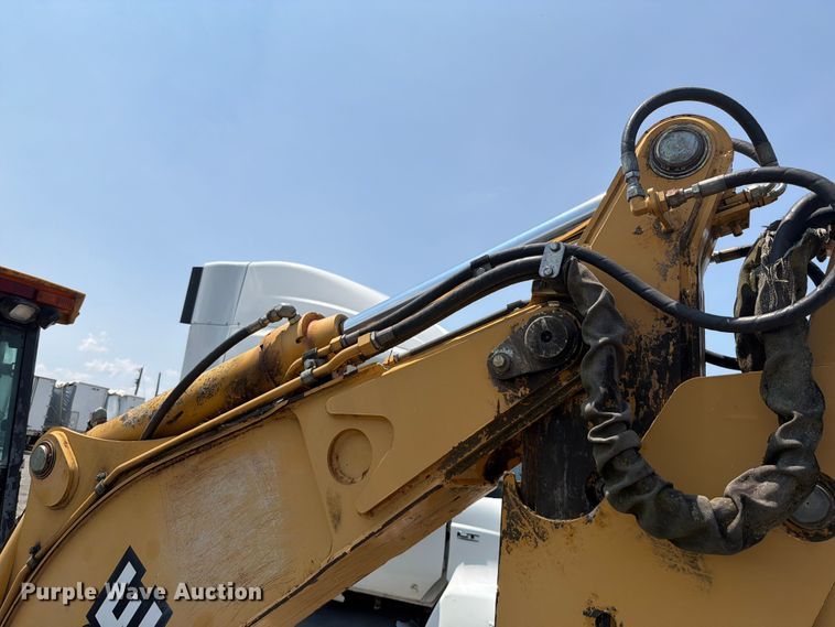 image for item YA4483 2006 John Deere 310SG backhoe