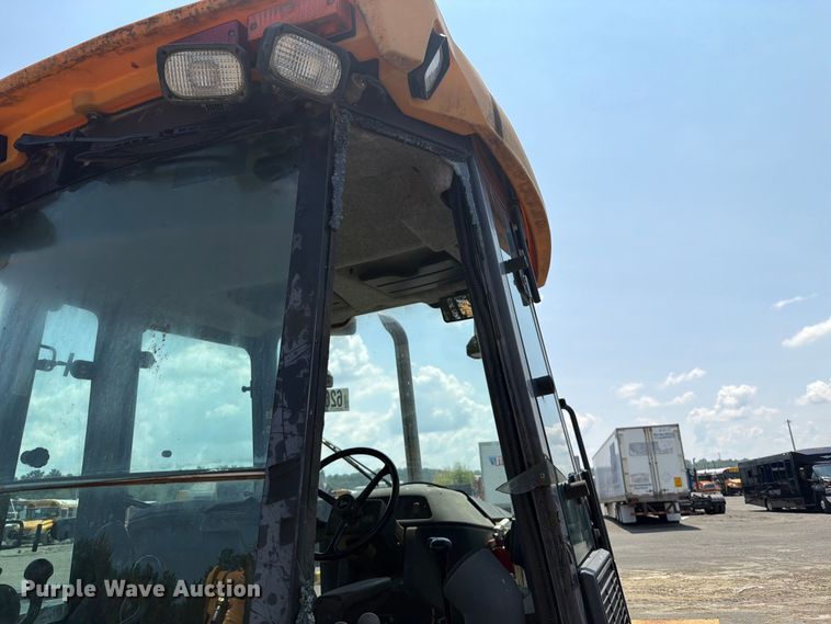 image for item YA4483 2006 John Deere 310SG backhoe