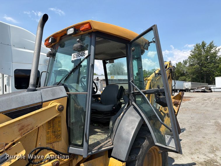 image for item YA4483 2006 John Deere 310SG backhoe