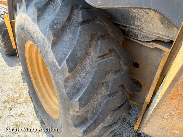 image for item YA4483 2006 John Deere 310SG backhoe