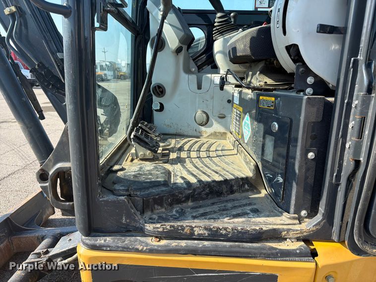 image for item YA4486 2015 John Deere 35G mini excavator