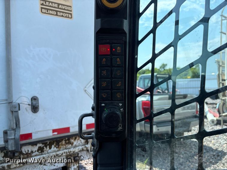 image for item YA4518 2025 Caterpillar 265 tracked skid steer loader
