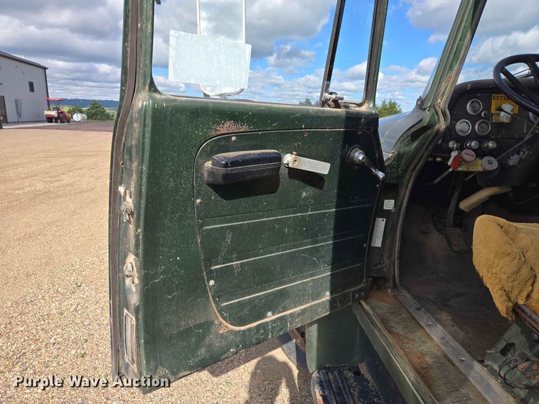 image for item DP8981 1978 International 1600 dump truck