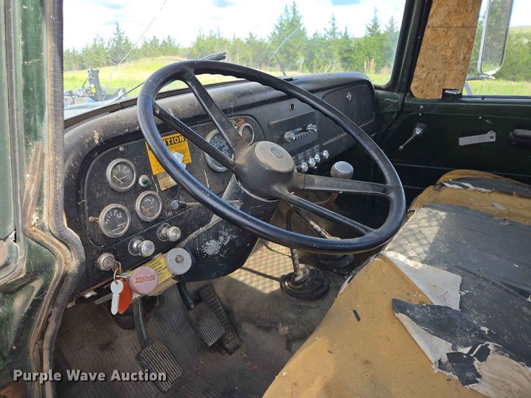 image for item DP8981 1978 International 1600 dump truck