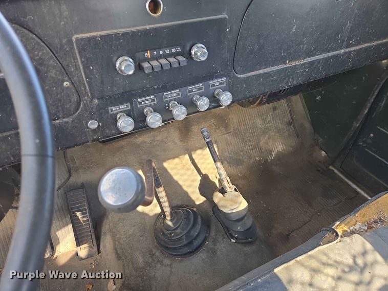 image for item DP8981 1978 International 1600 dump truck
