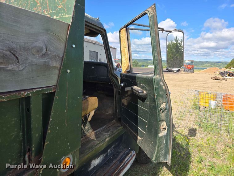 image for item DP8981 1978 International 1600 dump truck