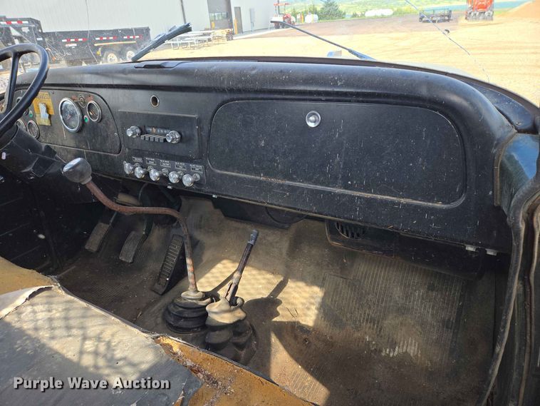image for item DP8981 1978 International 1600 dump truck