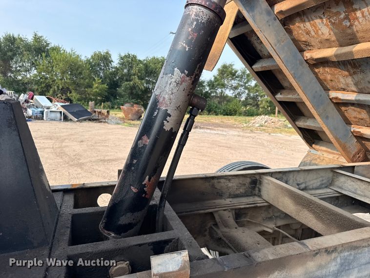 image for item DY3124 1986 GMC C7000 dump truck