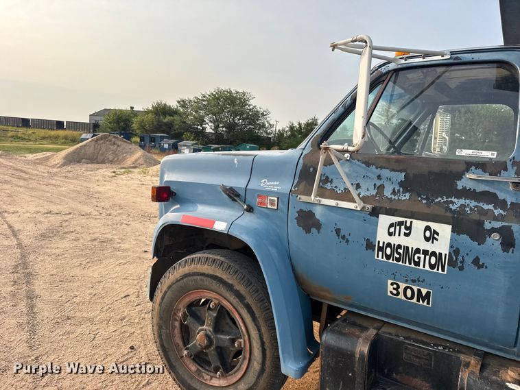 image for item DY3124 1986 GMC C7000 dump truck