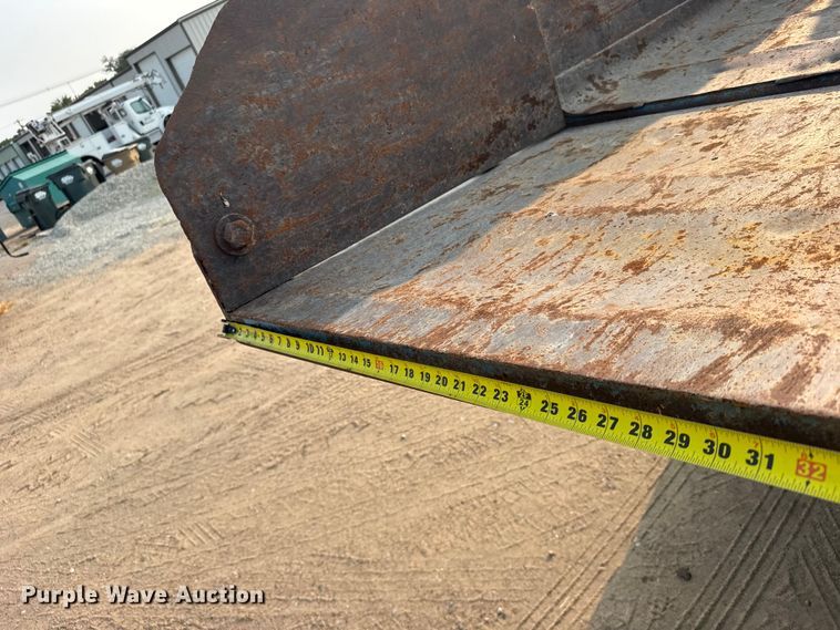 image for item DY3124 1986 GMC C7000 dump truck