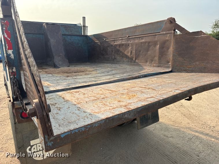 image for item DY3124 1986 GMC C7000 dump truck