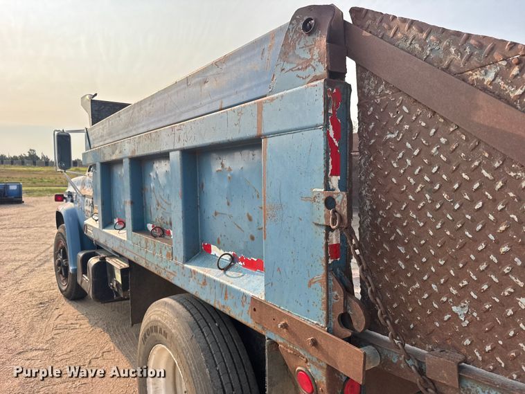 image for item DY3124 1986 GMC C7000 dump truck