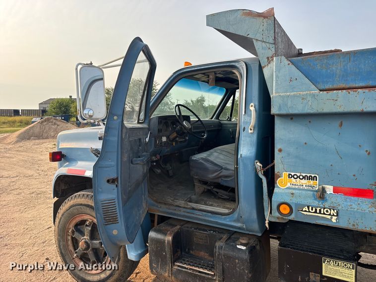 image for item DY3124 1986 GMC C7000 dump truck