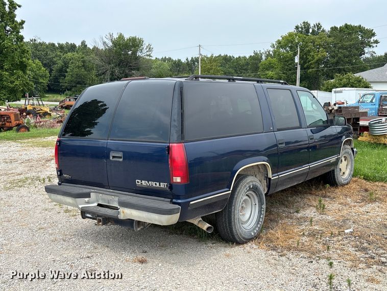 image for item DZ4500 1999 Chevrolet Suburban 1500 SUV