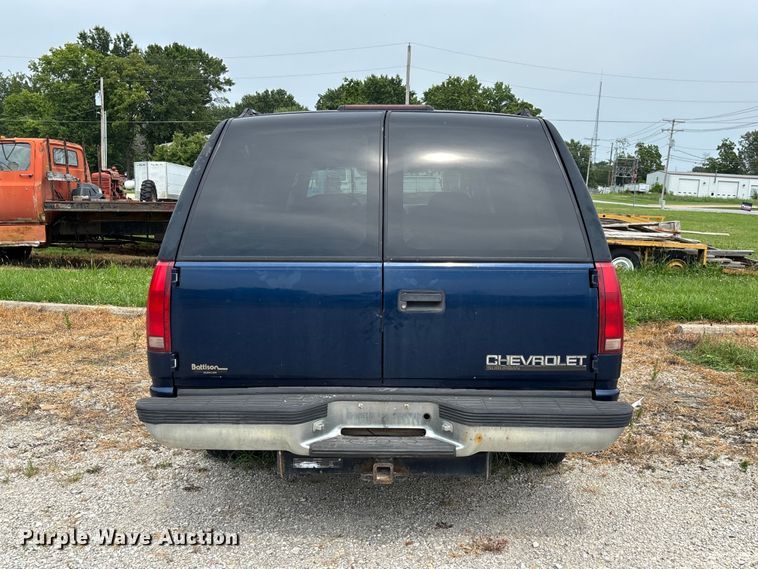 image for item DZ4500 1999 Chevrolet Suburban 1500 SUV