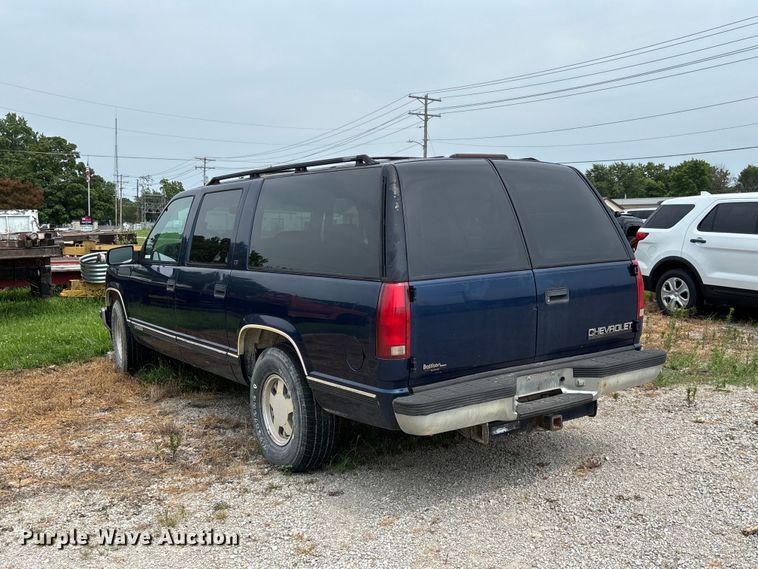 image for item DZ4500 1999 Chevrolet Suburban 1500 SUV