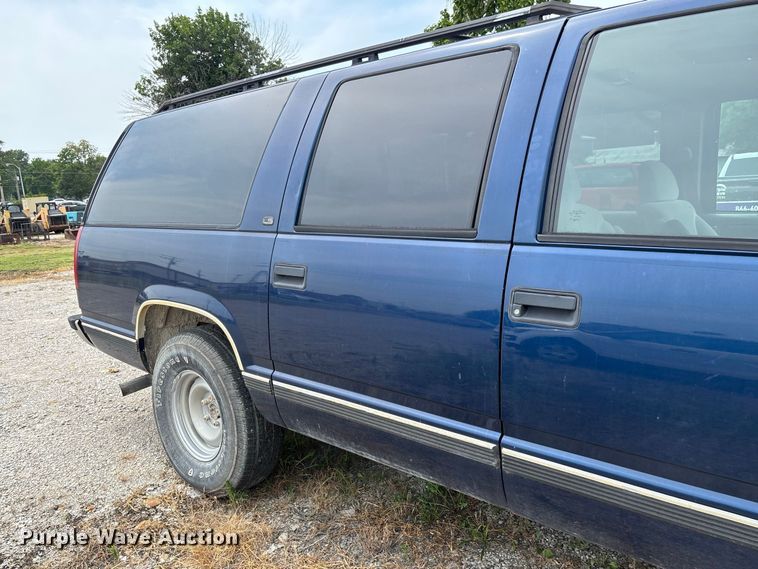 image for item DZ4500 1999 Chevrolet Suburban 1500 SUV