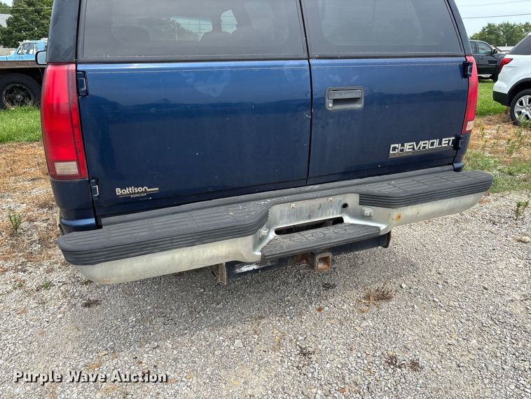 image for item DZ4500 1999 Chevrolet Suburban 1500 SUV
