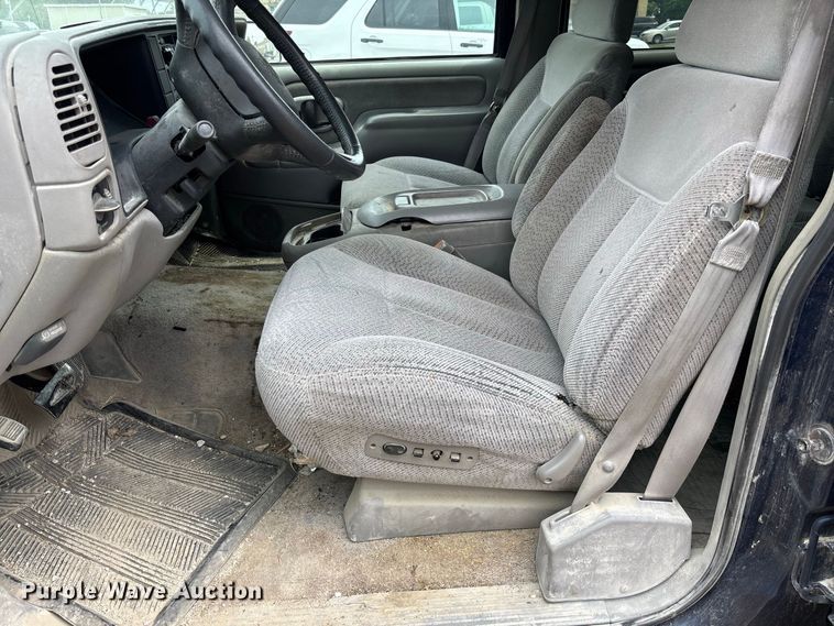 image for item DZ4500 1999 Chevrolet Suburban 1500 SUV