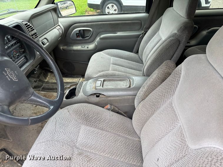 image for item DZ4500 1999 Chevrolet Suburban 1500 SUV