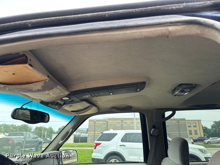 image for item DZ4500 1999 Chevrolet Suburban 1500 SUV