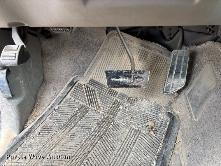 image for item DZ4500 1999 Chevrolet Suburban 1500 SUV