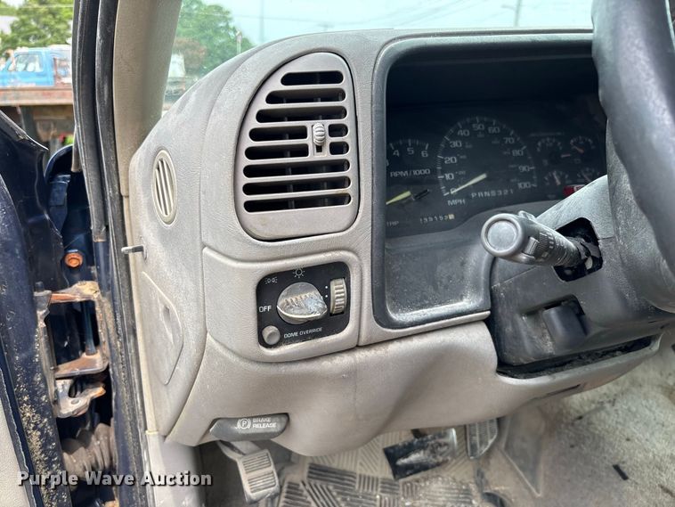 image for item DZ4500 1999 Chevrolet Suburban 1500 SUV