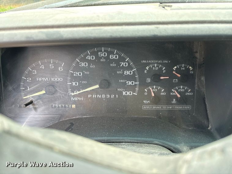 image for item DZ4500 1999 Chevrolet Suburban 1500 SUV