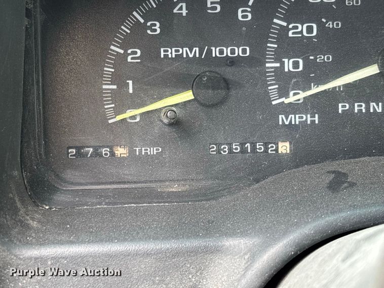image for item DZ4500 1999 Chevrolet Suburban 1500 SUV
